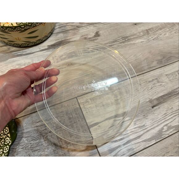 Temp-tations by Tara Old World Green Handled Round Baker w/ Plastic Lid & Stand - Picture 12 of 13